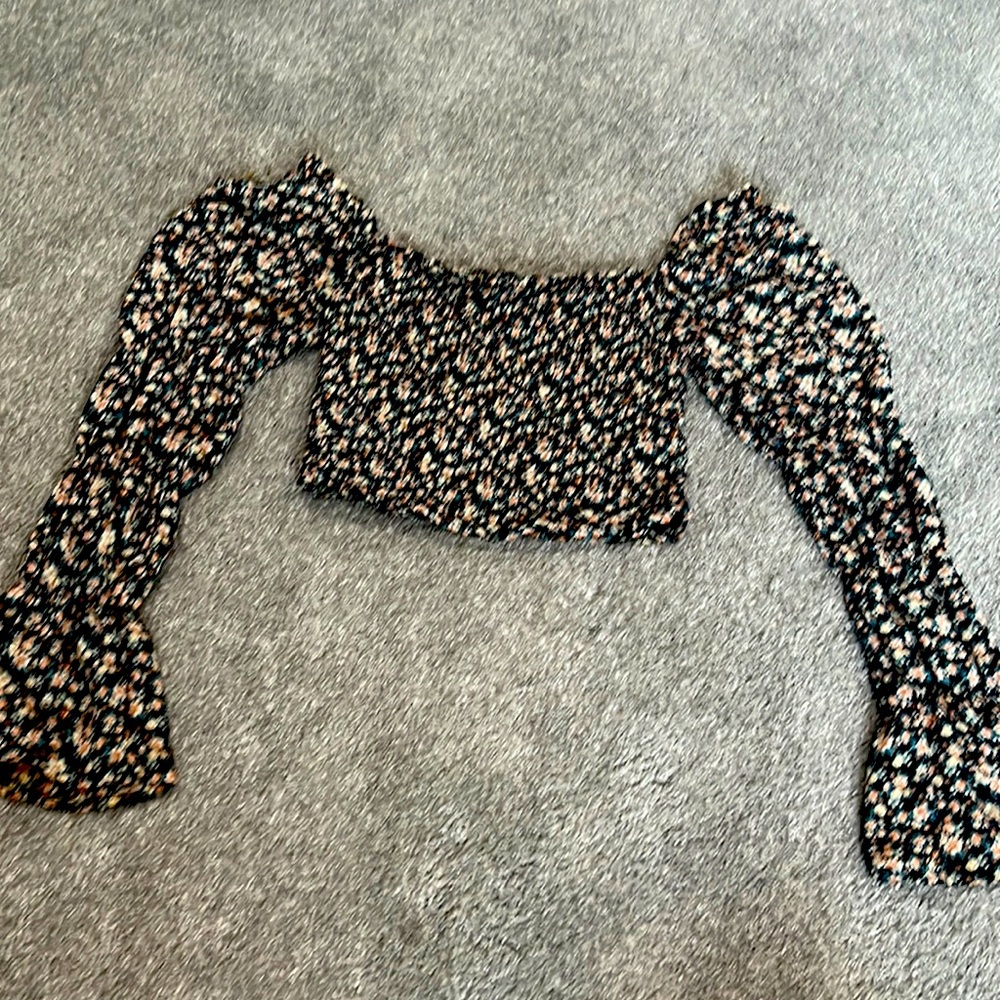 Puff sleeve off the shoulder